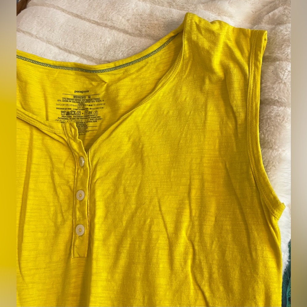 Patagonia Womens M Tank Organic Cotton Banana Yellow 1/4 Button Outdoor Camping